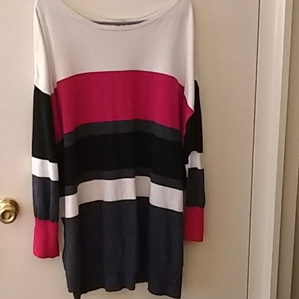 Liz Claiborne sweater gray, black, white, and red